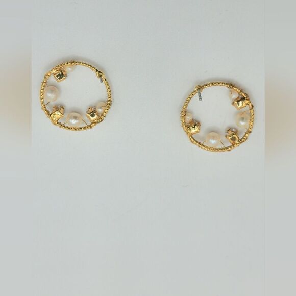 Dainty gold pearl and rhinestone hoop earrings - Picture 4 of 6